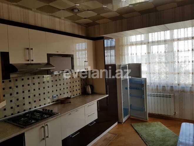 Rent, old building, 3 room, 100 m², Sabail r.