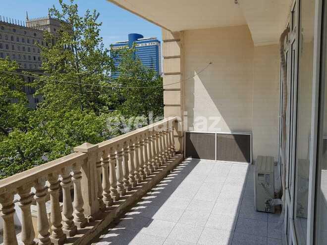 Rent, old building, 3 room, 100 m², Sabail r.