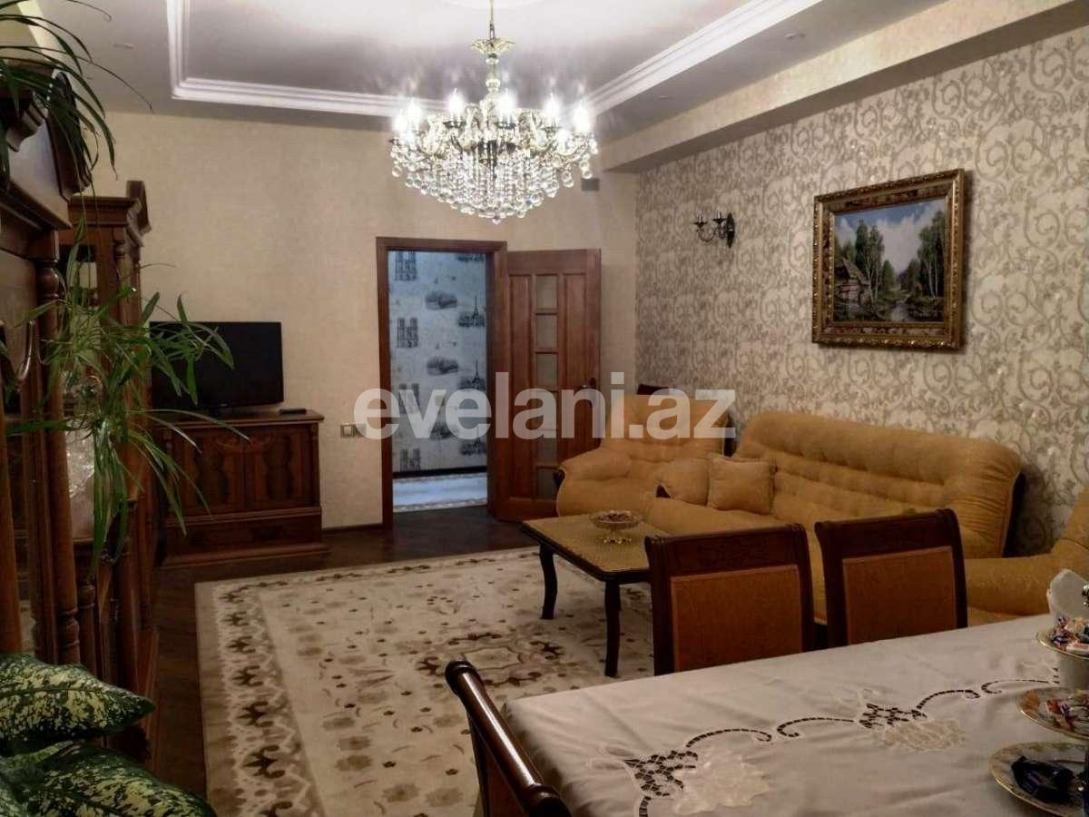 Satılır, yeni tikili, 3 otaqlı, 130 m², 8-ci mikrorayon q.