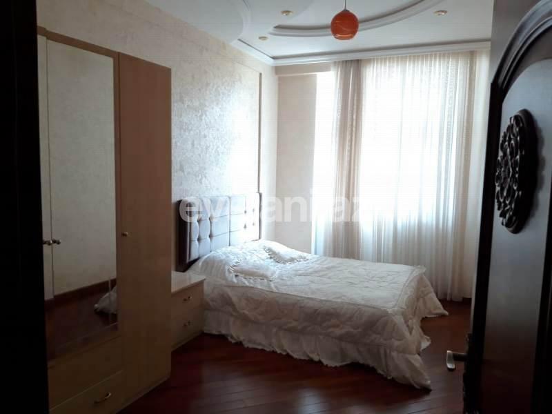 Rent, new building, 4 room, 210 m², 28 may m.