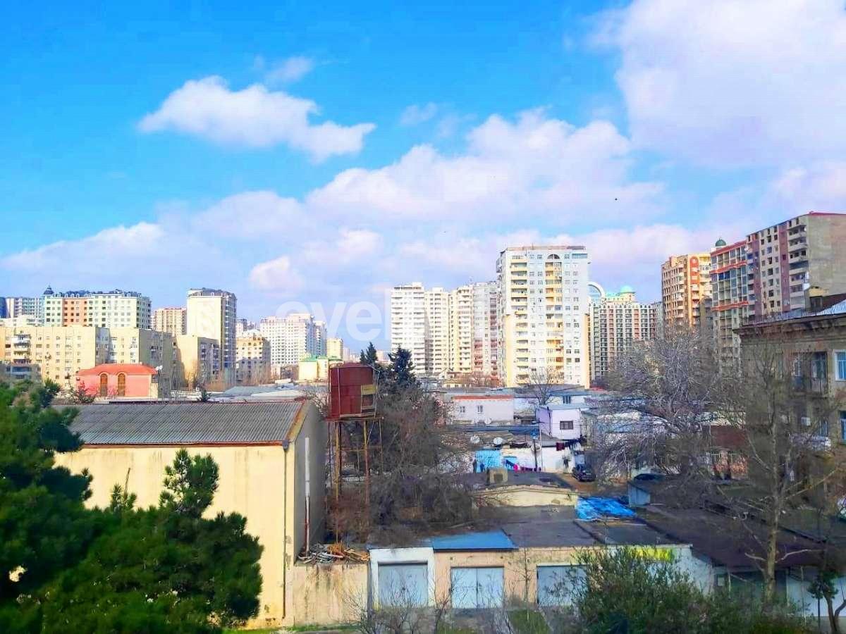 Satılır, köhnə tikili, 2 otaqlı, 60 m², Elmlər Akademiyası m.