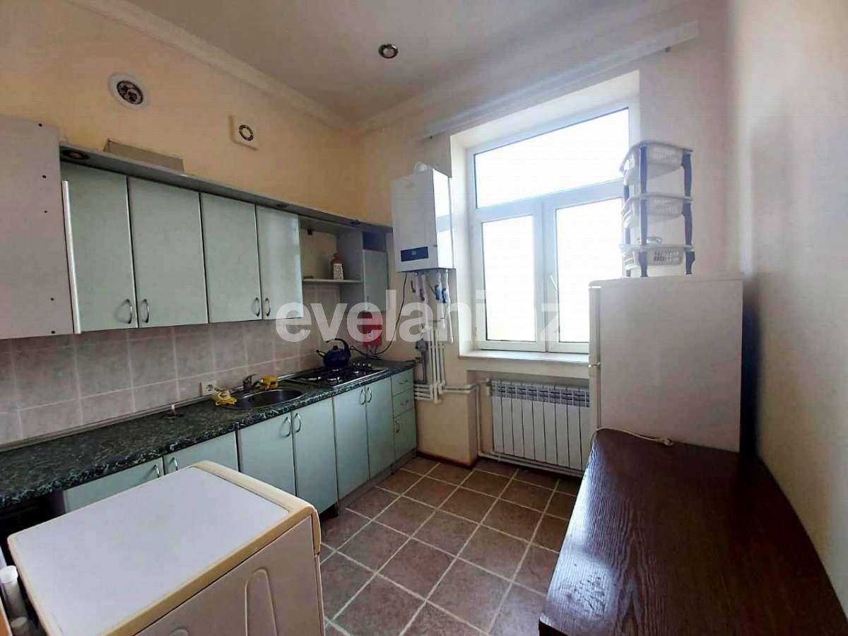Satılır, köhnə tikili, 2 otaqlı, 60 m², Elmlər Akademiyası m.