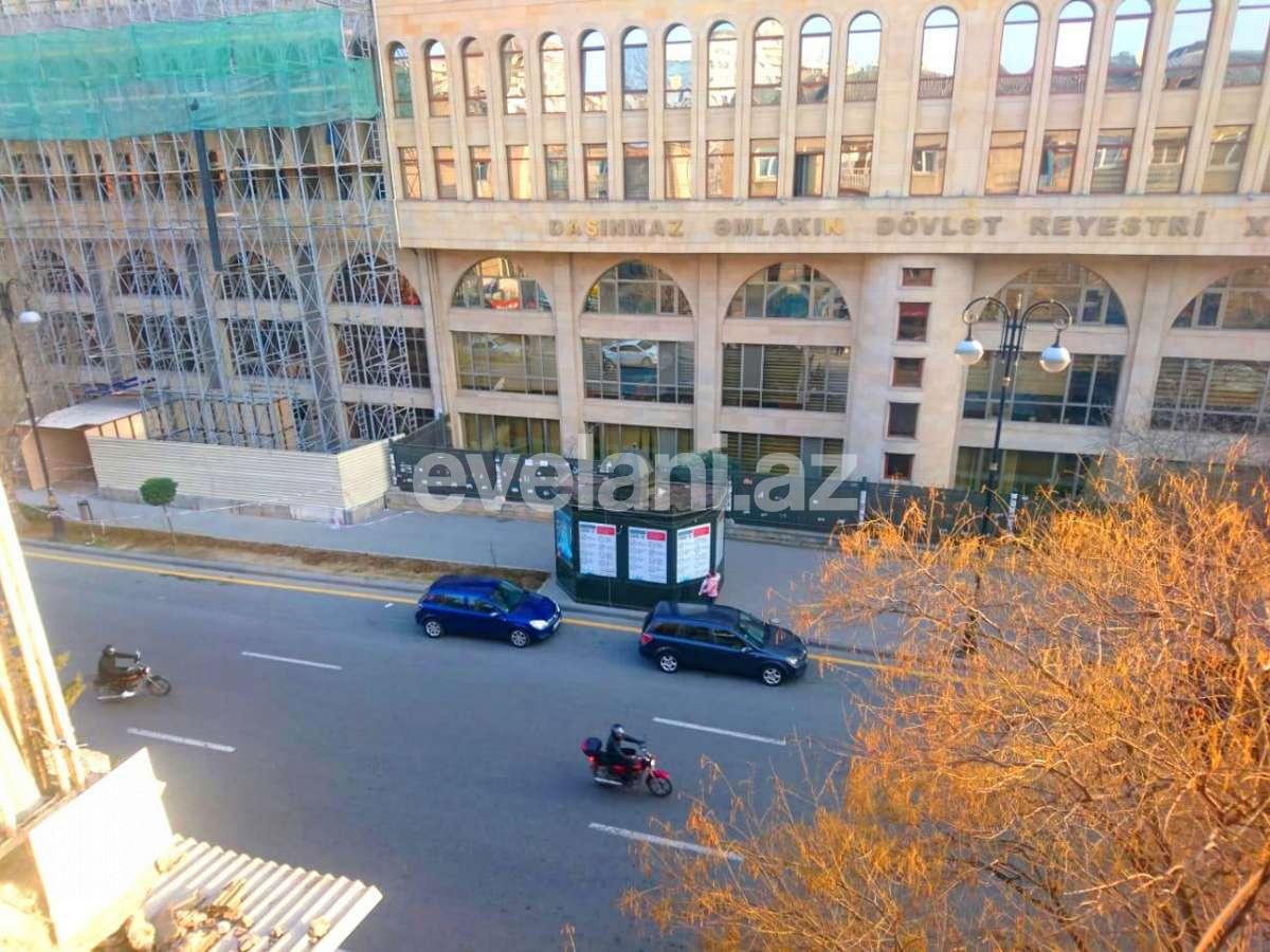 Satılır, köhnə tikili, 2 otaqlı, 60 m², Elmlər Akademiyası m.