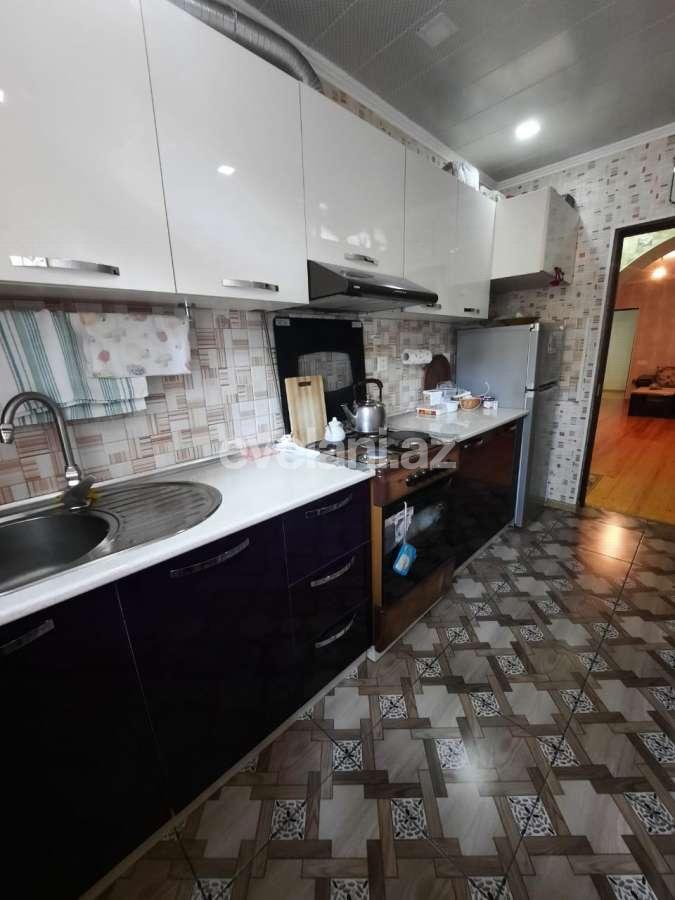 Sale, old building, 3 room, 70 m², Nasimi r.