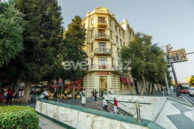 Rent, old building, 2 room, 70 m², Sahil m.