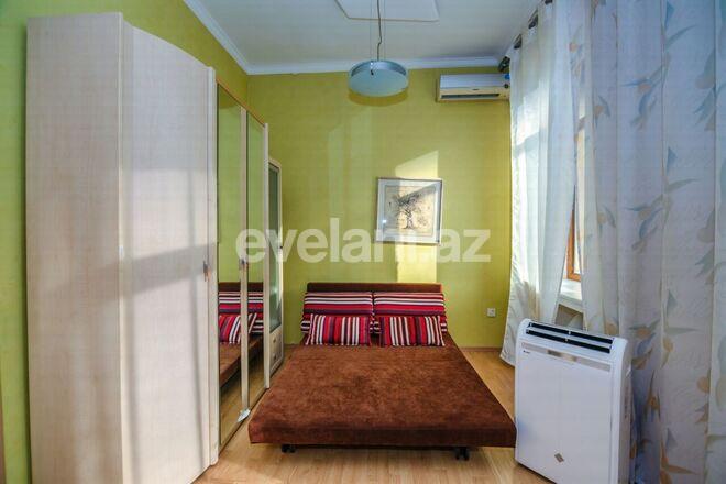 Rent, old building, 2 room, 70 m², Sahil m.