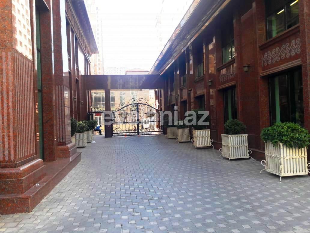 Rent, new building, 3 room, 140 m², Elmlar Akademiyası m.