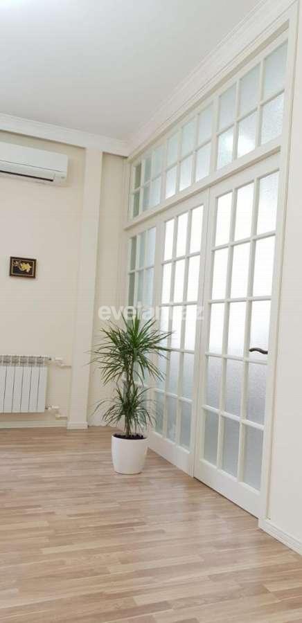 Sale, old building, 2 room, 50 m², Sabail r.