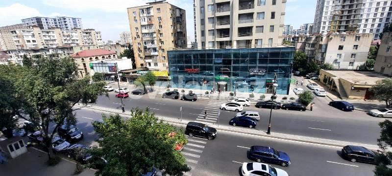 Sale, old building, 3 room, 105 m², Inshaatchilar m.