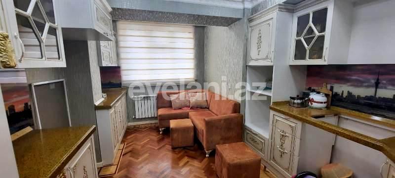 Sale, old building, 3 room, 105 m², Inshaatchilar m.