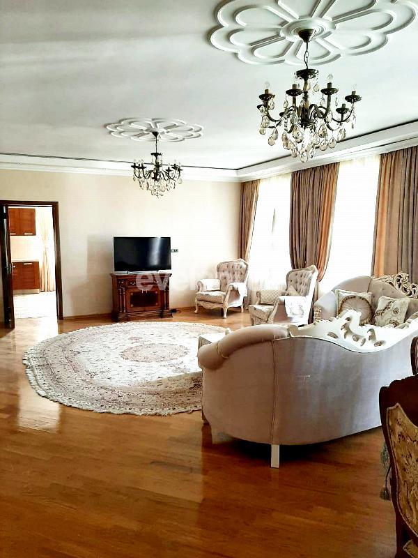 Satılır, villa, 12 otaqlı, 750 m², Qəbələ