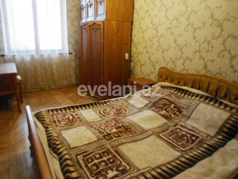 Sale, old building, 3 room, 110 m², Sabail r.