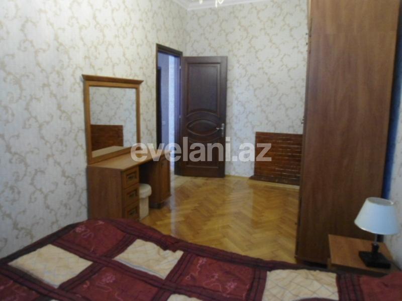 Sale, old building, 3 room, 110 m², Sabail r.
