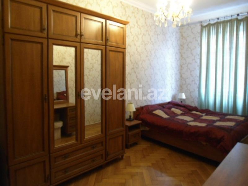 Sale, old building, 3 room, 110 m², Sabail r.