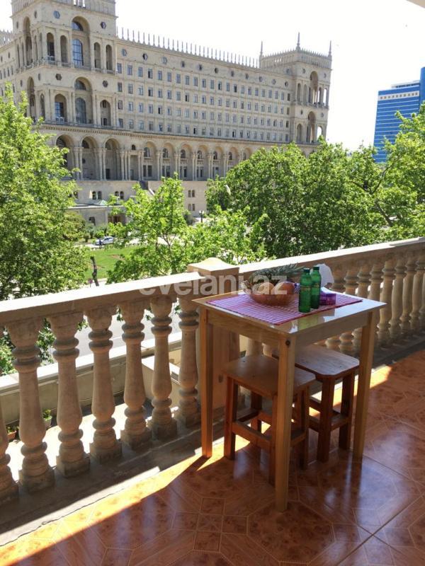 Kirayə verilir, köhnə tikili, 3 otaqlı, 60 m², Sahil m.