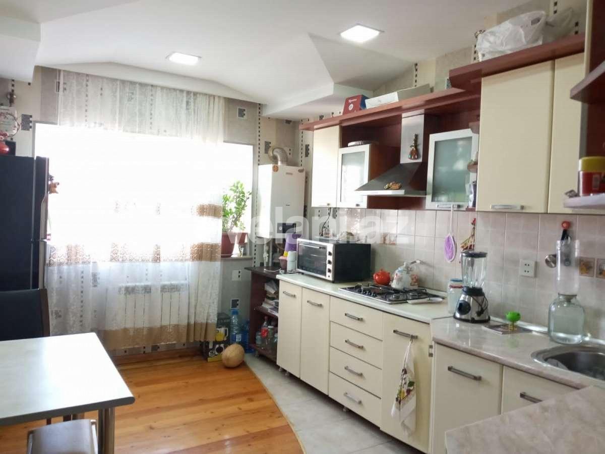 Sale, old building, 2 room, 65 m², Inshaatchilar m.