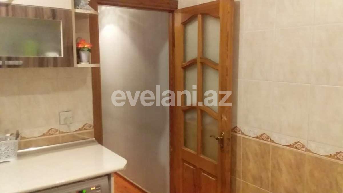 Satılır, köhnə tikili, 3 otaqlı, 65 m², Qara Qarayev m.