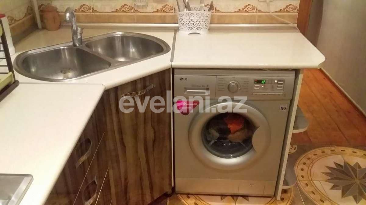 Satılır, köhnə tikili, 3 otaqlı, 65 m², Qara Qarayev m.
