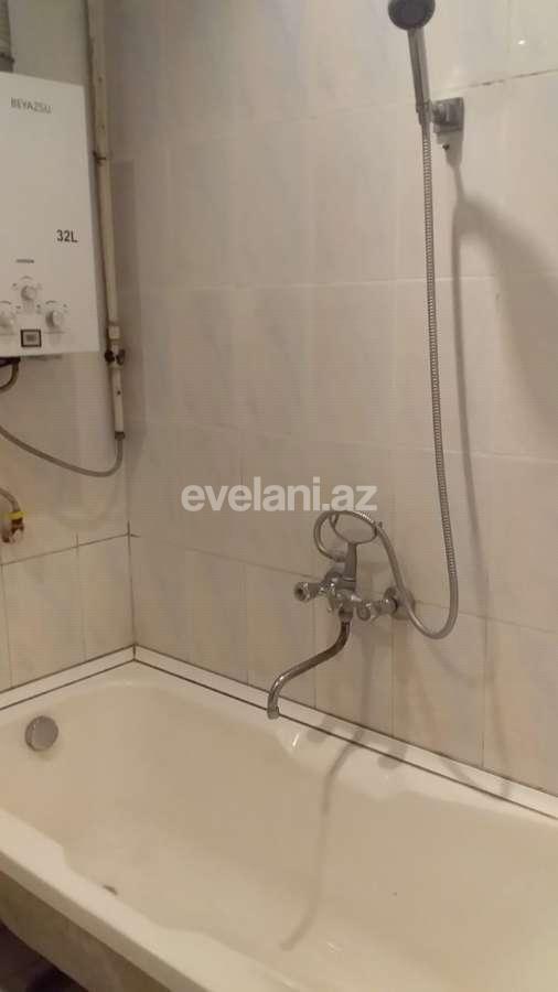 Satılır, köhnə tikili, 3 otaqlı, 65 m², Qara Qarayev m.