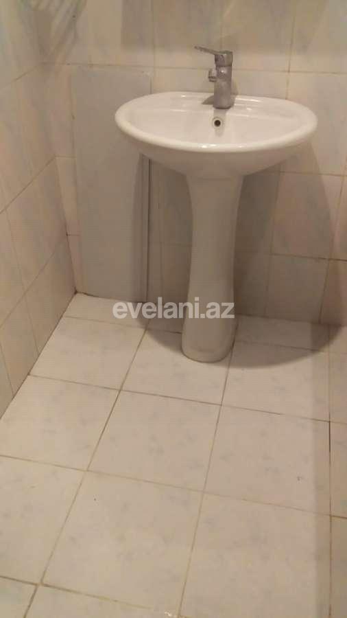 Satılır, köhnə tikili, 3 otaqlı, 65 m², Qara Qarayev m.