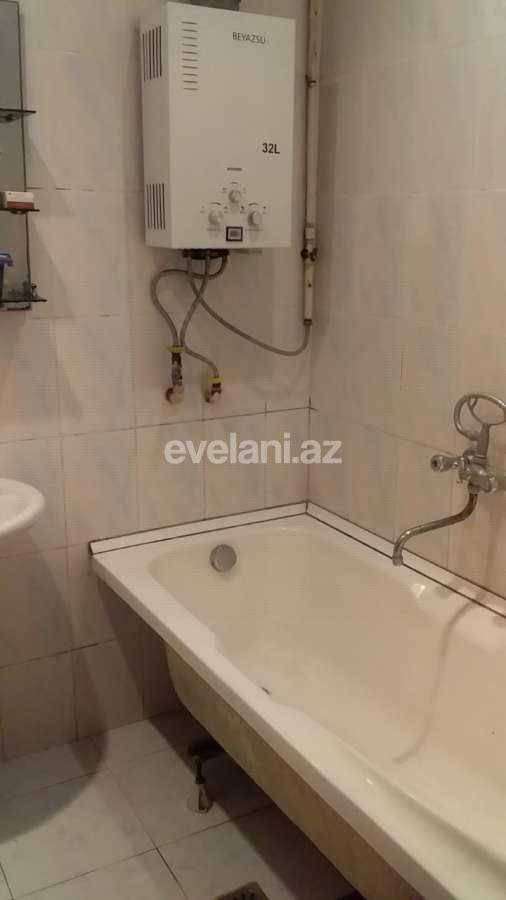 Satılır, köhnə tikili, 3 otaqlı, 65 m², Qara Qarayev m.