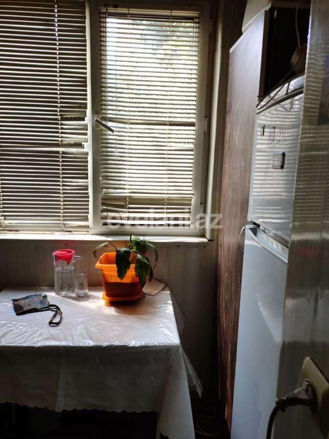 Satılır, köhnə tikili, 2 otaqlı, 42 m², İnşaatçılar m.