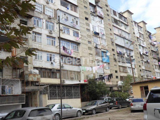 Sale, old building, 4 room, 110 m², Inshaatchilar m.