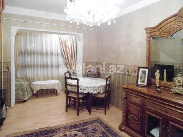 Sale, old building, 4 room, 110 m², Inshaatchilar m.