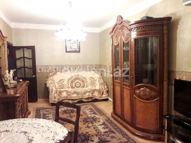 Sale, old building, 4 room, 110 m², Inshaatchilar m.