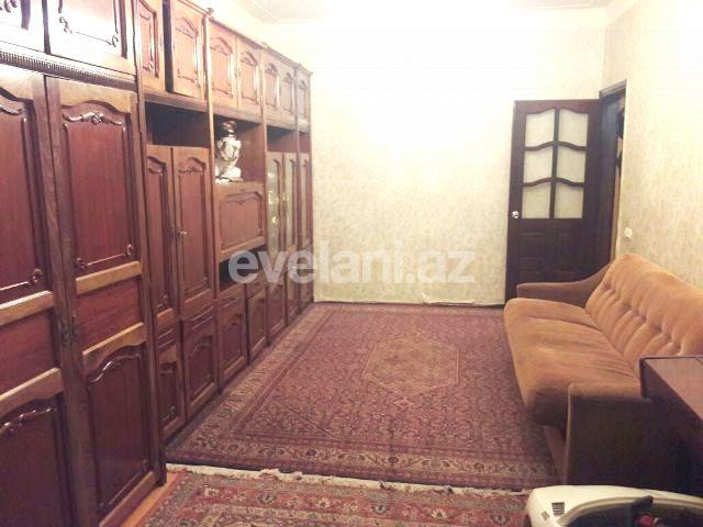 Sale, old building, 4 room, 110 m², Inshaatchilar m.