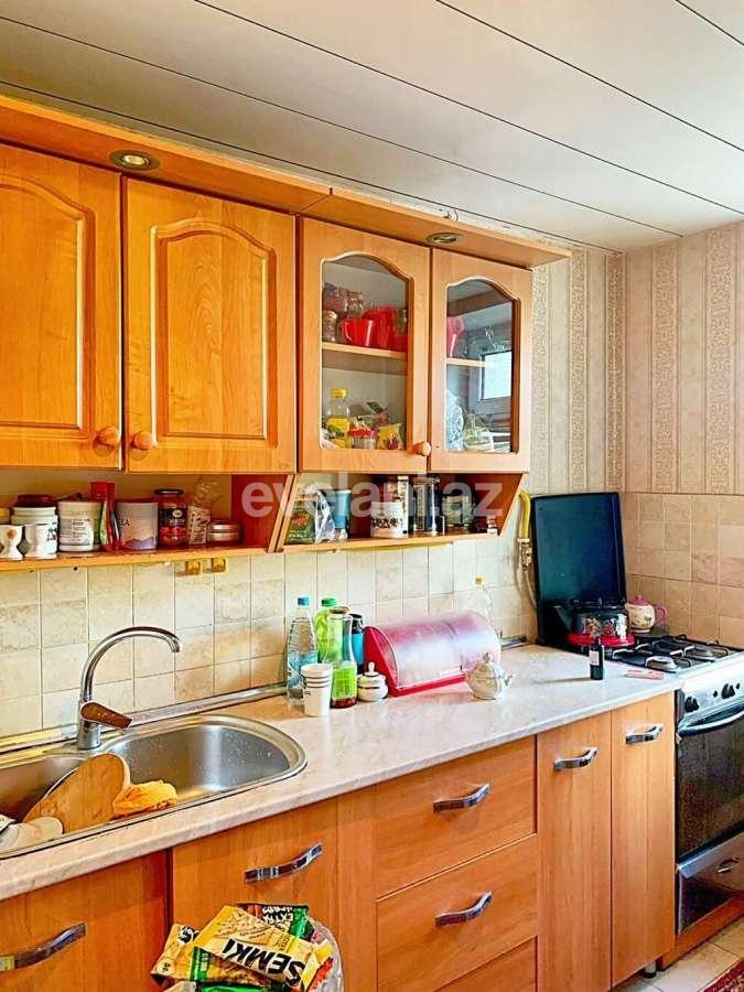 Sale, old building, 3 room, 75 m², Neftchilar m.