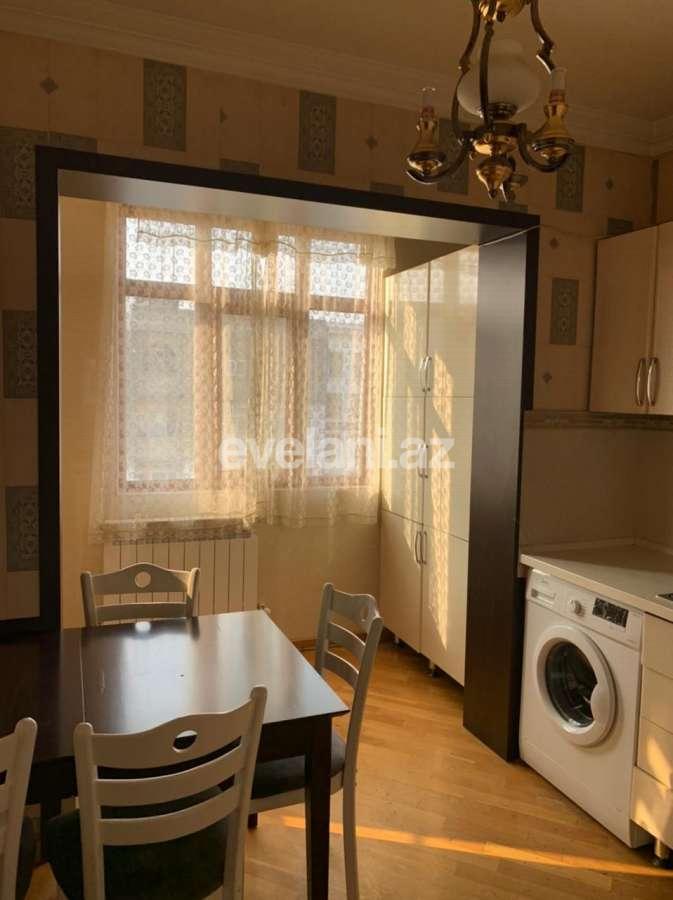 Satılır, köhnə tikili, 3 otaqlı, 90 m², Azadlıq prospekti m.