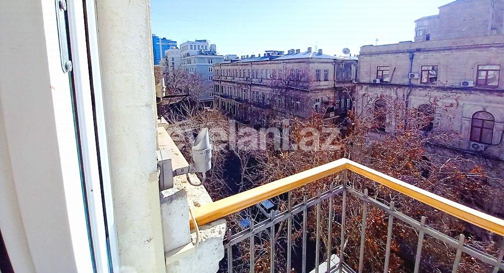 Rent, old building, 3 room, 60 m², Sahil m.