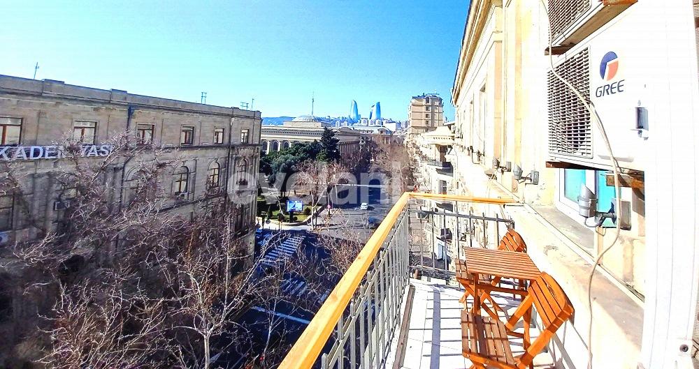 Rent, old building, 3 room, 60 m², Sahil m.