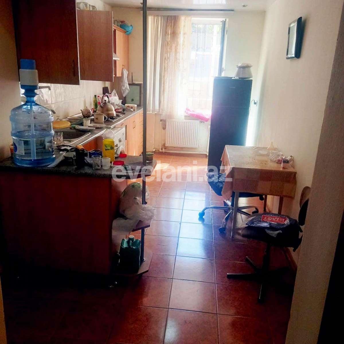 Продаётся, вторичка, 3-комнаты, 55 m², Элмляр Академиясы m.