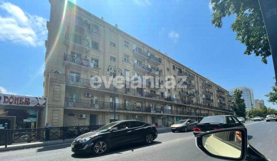 Sale, old building, 3 room, 70 m², Elmlar Akademiyası m.