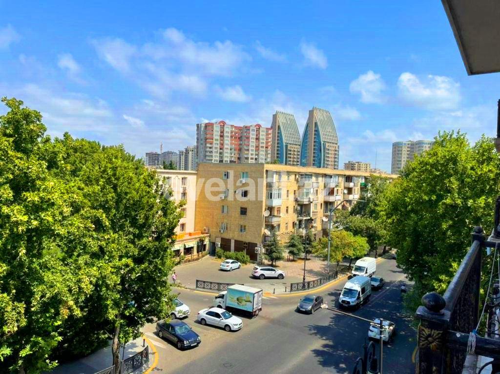 Sale, old building, 3 room, 70 m², Elmlar Akademiyası m.