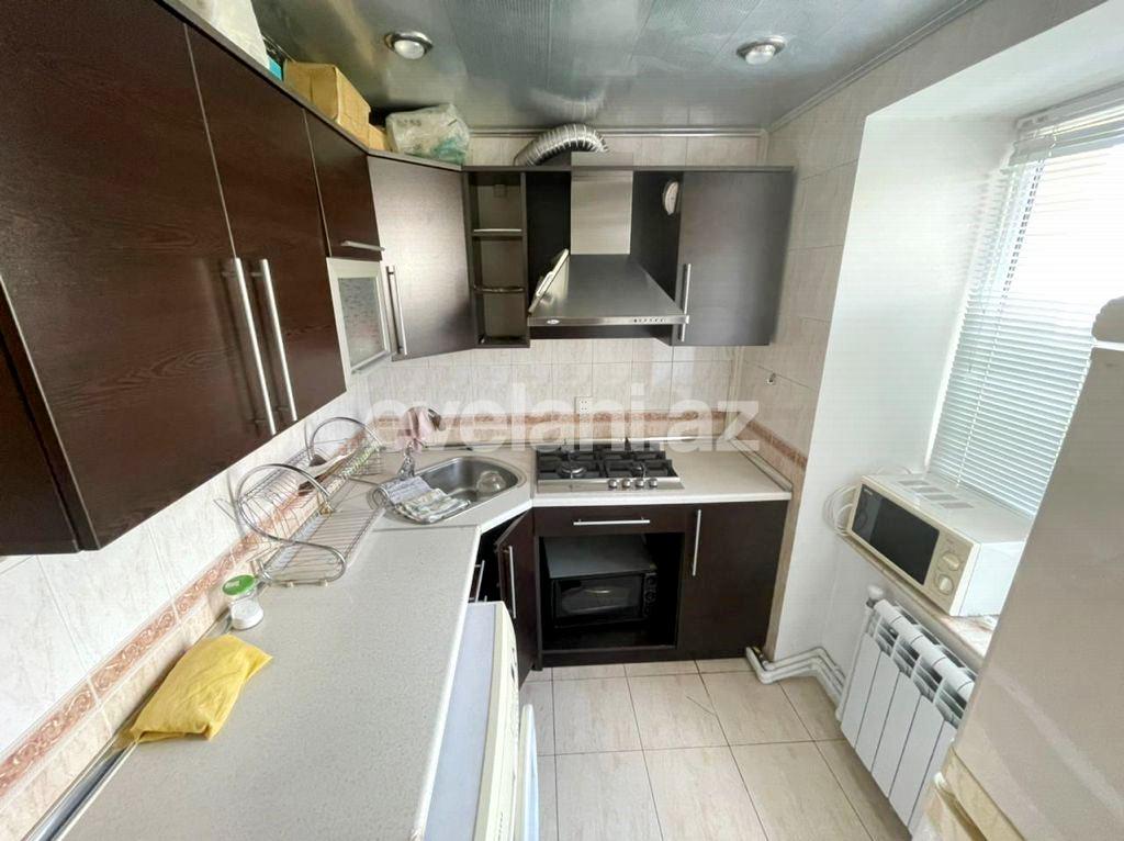 Sale, old building, 3 room, 70 m², Elmlar Akademiyası m.