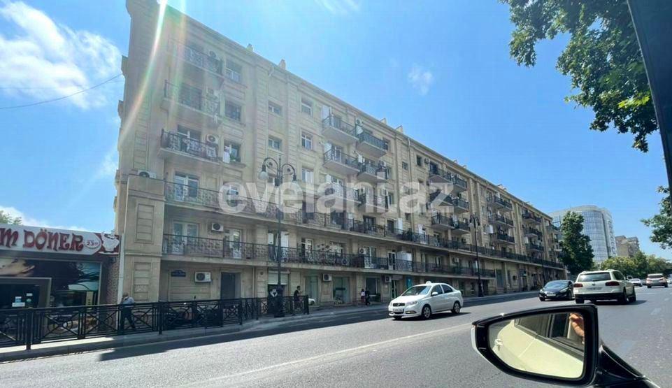 Sale, old building, 3 room, 70 m², Elmlar Akademiyası m.