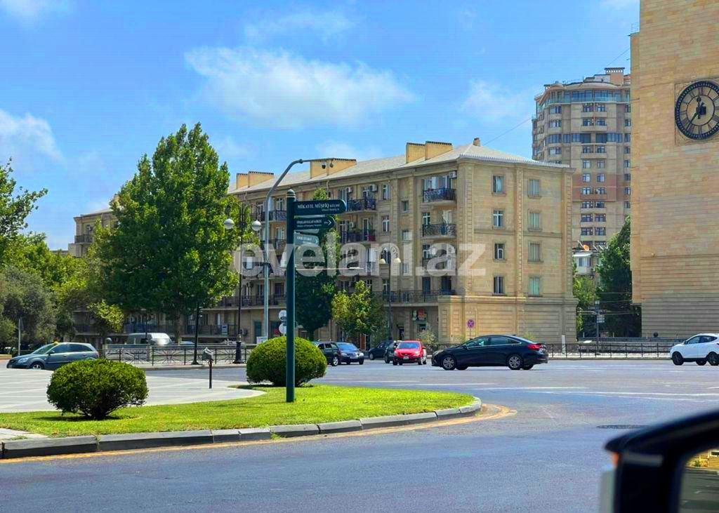 Sale, old building, 3 room, 70 m², Elmlar Akademiyası m.