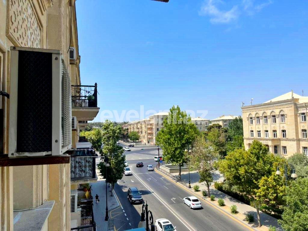 Sale, old building, 3 room, 70 m², Elmlar Akademiyası m.