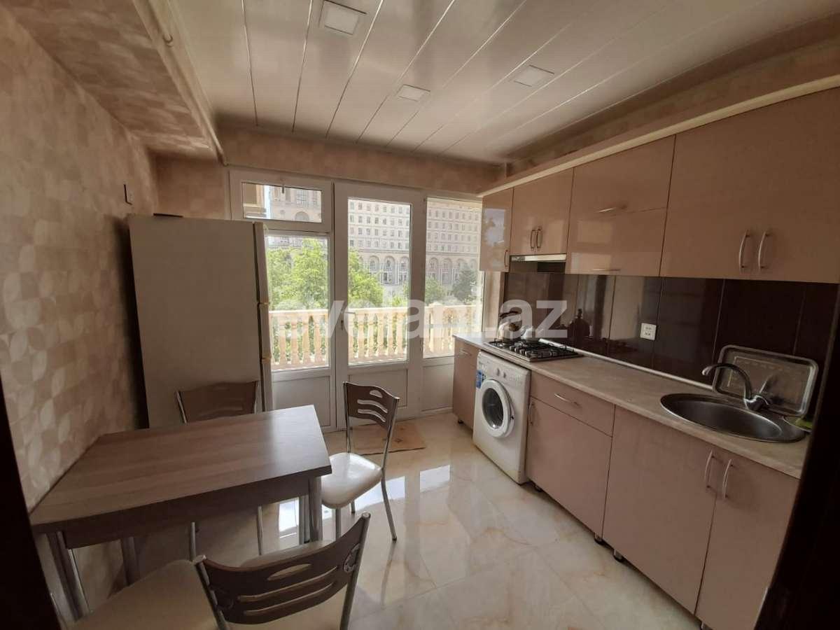 Kirayə verilir, köhnə tikili, 3 otaqlı, 70 m², Sahil m.