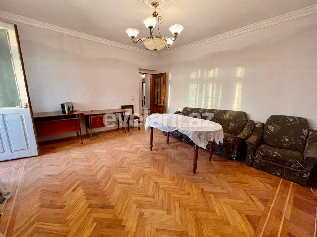 Sale, old building, 4 room, 66 m², Nasimi m.