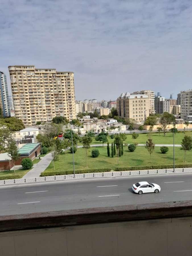 Kirayə verilir, köhnə tikili, 3 otaqlı, 85 m², Elmlər Akademiyası m.