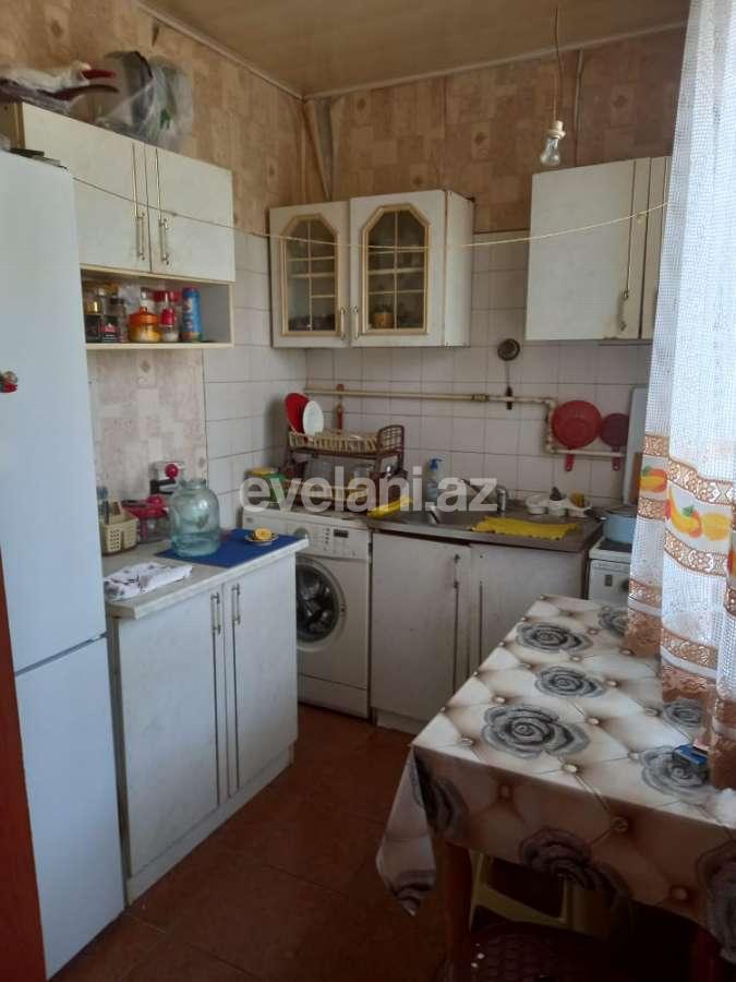 Satılır, köhnə tikili, 3 otaqlı, 70 m², Bakı, Binəqədi r, 7-ci mikrorayon q, Azadlıq prospekti m.