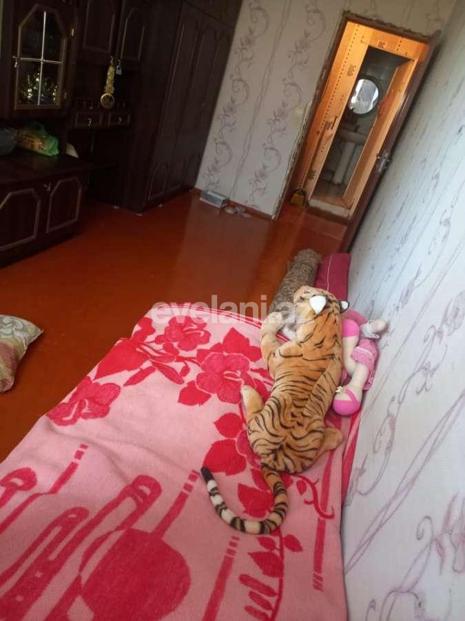 Satılır, köhnə tikili, 3 otaqlı, 70 m², Bakı, Binəqədi r, 7-ci mikrorayon q, Azadlıq prospekti m.