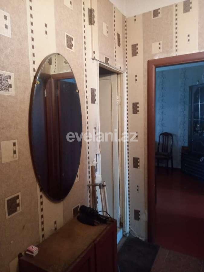 Satılır, köhnə tikili, 3 otaqlı, 70 m², Bakı, Binəqədi r, 7-ci mikrorayon q, Azadlıq prospekti m.