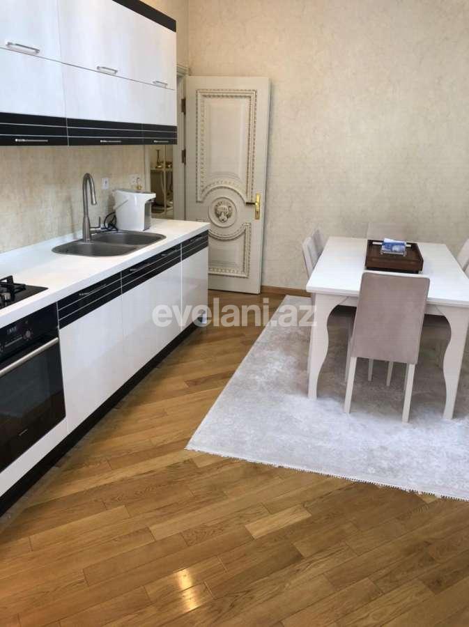 Satılır, yeni tikili, 3 otaqlı, 143 m², 8 Noyabr m.