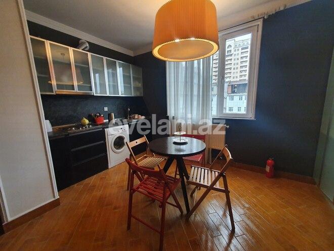 Kirayə verilir, köhnə tikili, 3 otaqlı, 175 m², Səbail r.