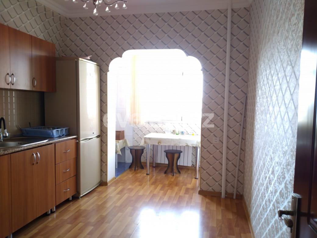 Sale, old building, 2 room, 68 m², Khalglar Doslugu m.